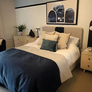 https://wesley-house.tophotelsbath.com